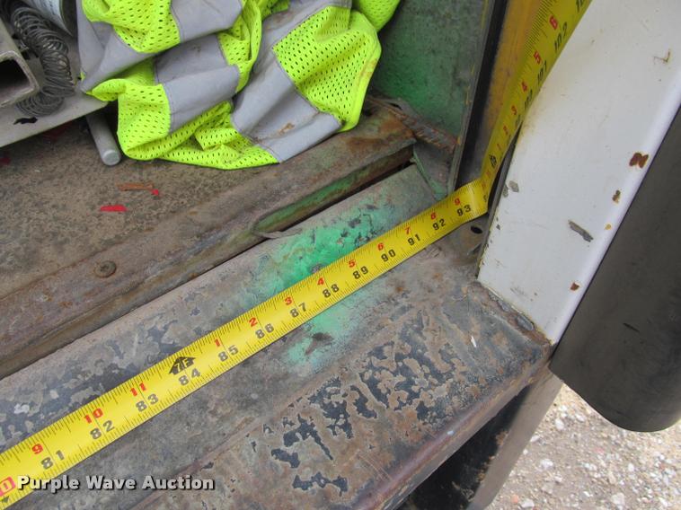 image for item J2551 2000 GMC Savana G3500 Cargo box truck