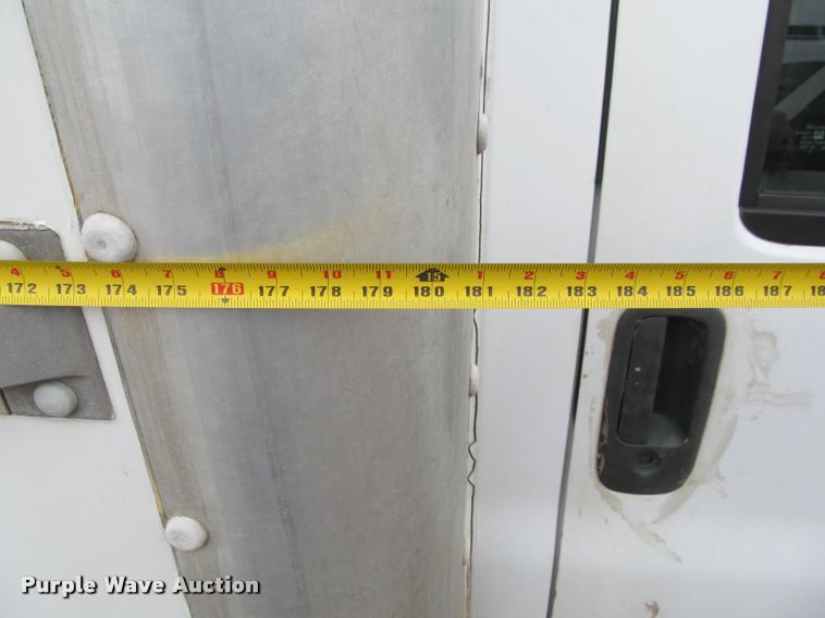 image for item J2551 2000 GMC Savana G3500 Cargo box truck