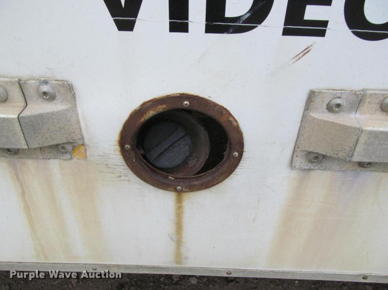 image for item J2551 2000 GMC Savana G3500 Cargo box truck