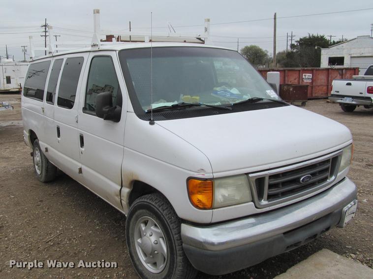 image for item J2552 2004 Ford E350 Super Duty van