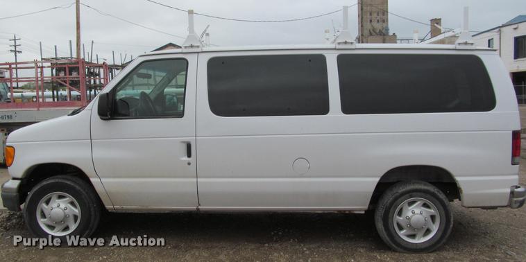 image for item J2552 2004 Ford E350 Super Duty van
