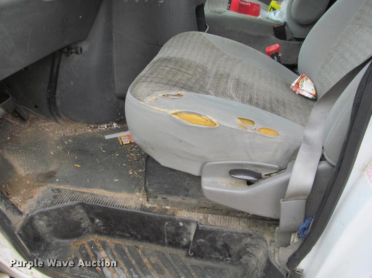 image for item J2552 2004 Ford E350 Super Duty van