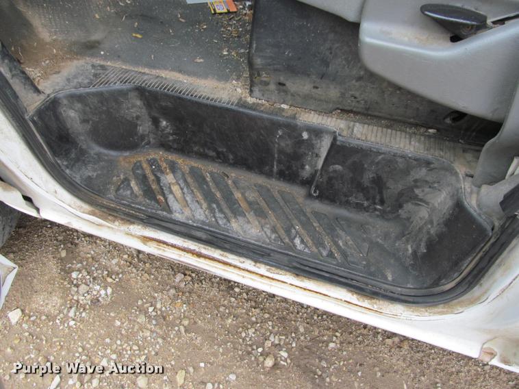 image for item J2552 2004 Ford E350 Super Duty van