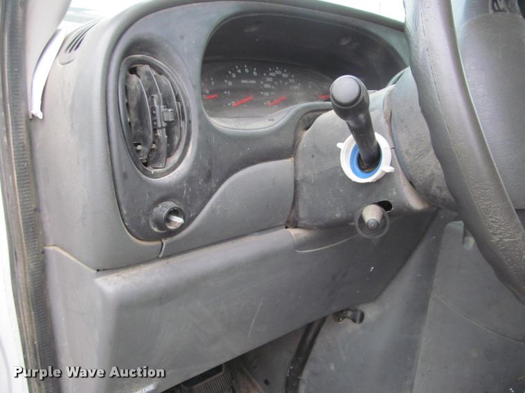 image for item J2552 2004 Ford E350 Super Duty van