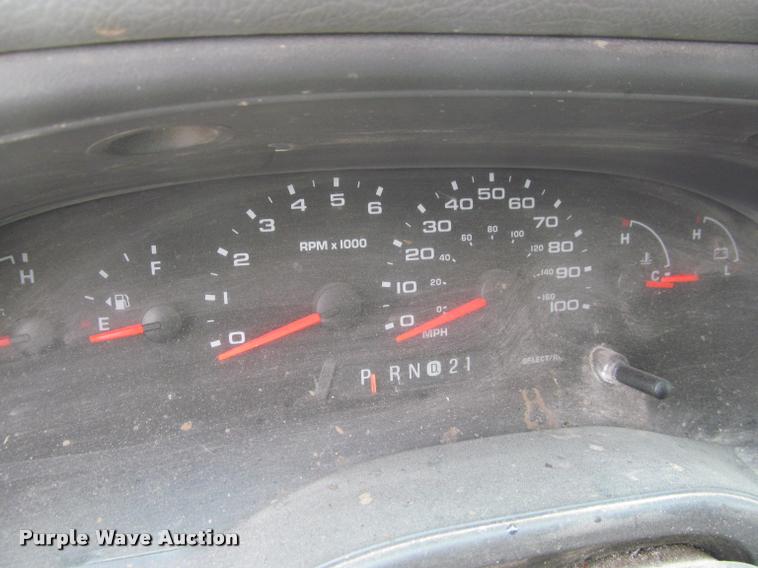 image for item J2552 2004 Ford E350 Super Duty van