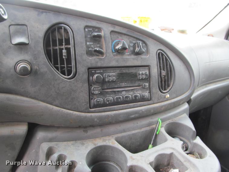 image for item J2552 2004 Ford E350 Super Duty van