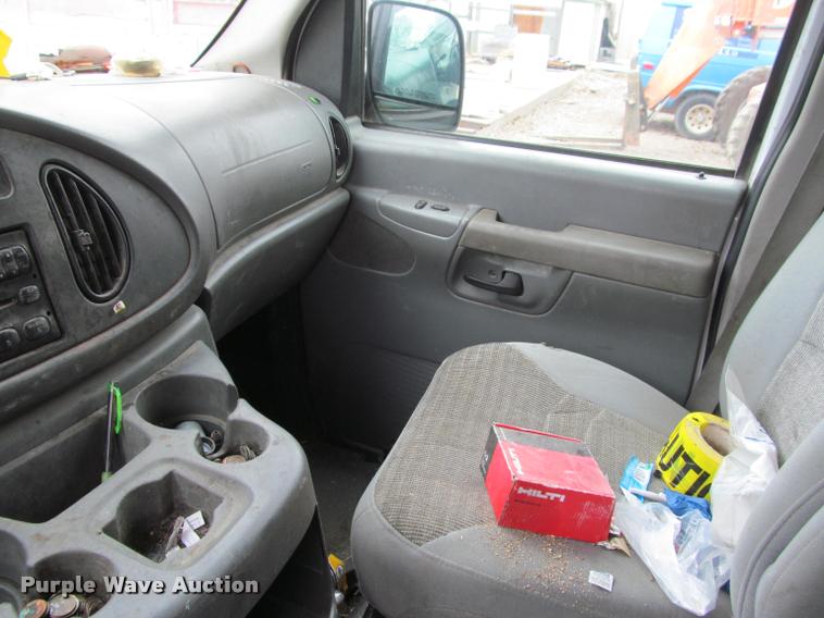 image for item J2552 2004 Ford E350 Super Duty van
