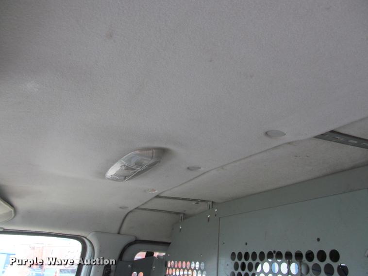 image for item J2552 2004 Ford E350 Super Duty van