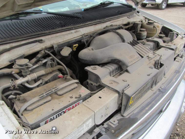 image for item J2552 2004 Ford E350 Super Duty van