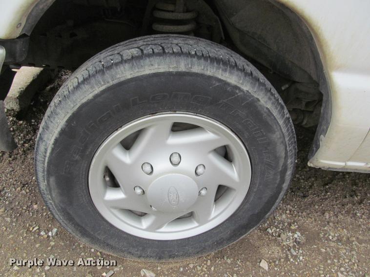 image for item J2552 2004 Ford E350 Super Duty van