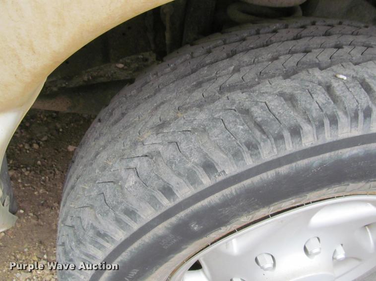 image for item J2552 2004 Ford E350 Super Duty van