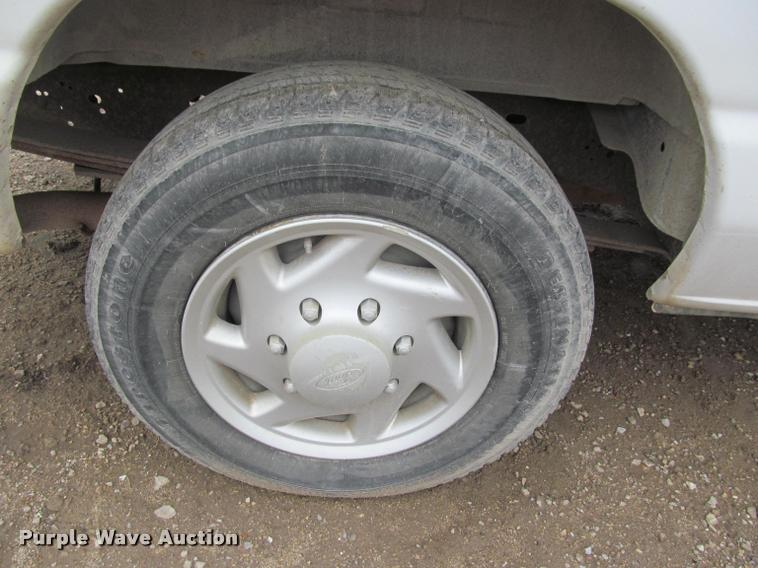 image for item J2552 2004 Ford E350 Super Duty van