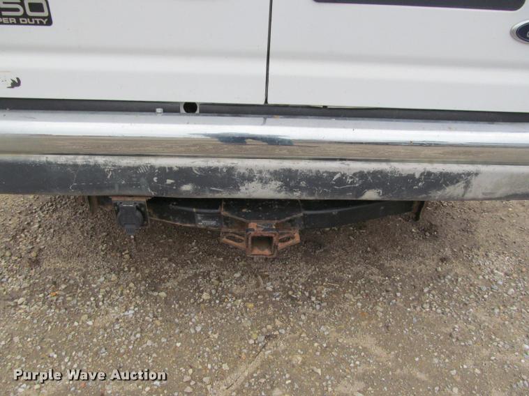 image for item J2552 2004 Ford E350 Super Duty van