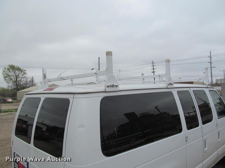 image for item J2552 2004 Ford E350 Super Duty van
