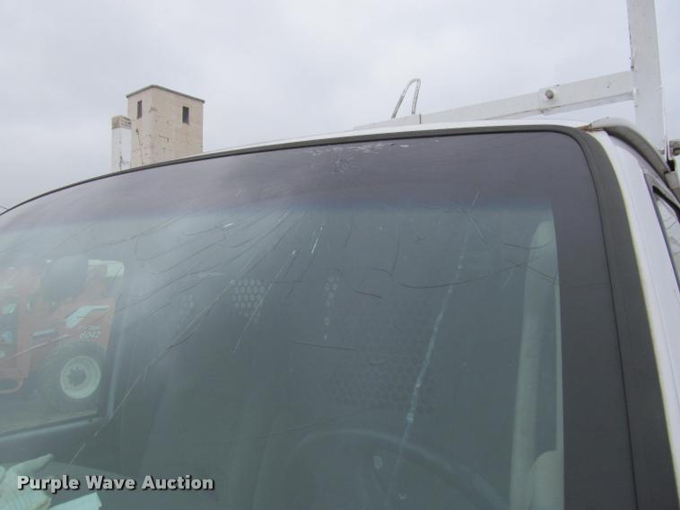 image for item J2552 2004 Ford E350 Super Duty van