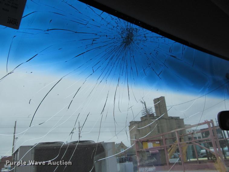 image for item J2552 2004 Ford E350 Super Duty van