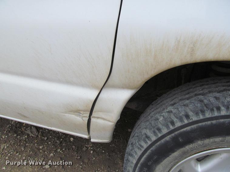 image for item J2552 2004 Ford E350 Super Duty van