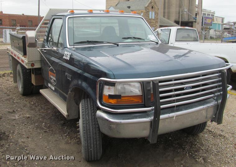 image for item J2554 1996 Ford F450 Super Duty flatbed truck