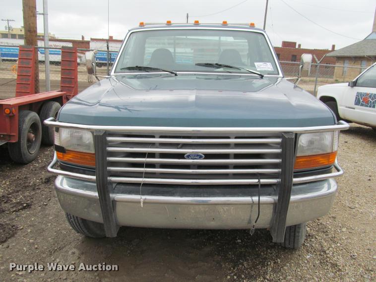 image for item J2554 1996 Ford F450 Super Duty flatbed truck