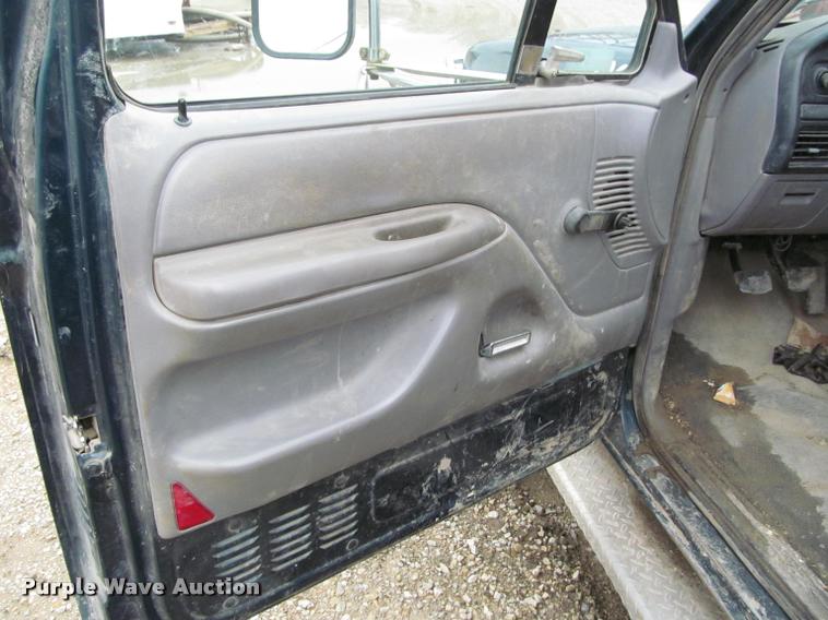 image for item J2554 1996 Ford F450 Super Duty flatbed truck