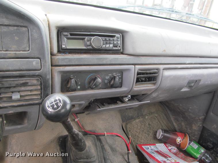 image for item J2554 1996 Ford F450 Super Duty flatbed truck