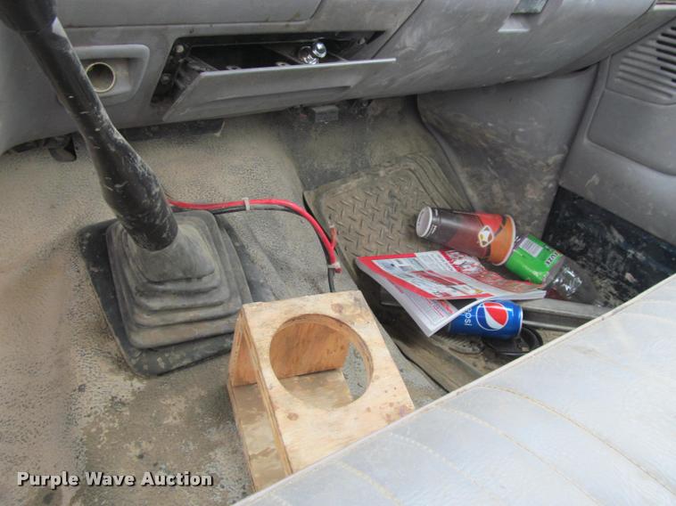 image for item J2554 1996 Ford F450 Super Duty flatbed truck