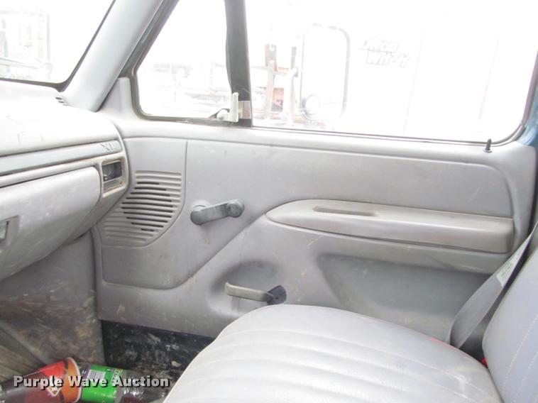 image for item J2554 1996 Ford F450 Super Duty flatbed truck