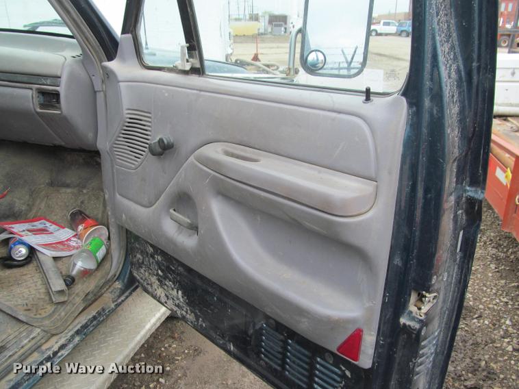 image for item J2554 1996 Ford F450 Super Duty flatbed truck