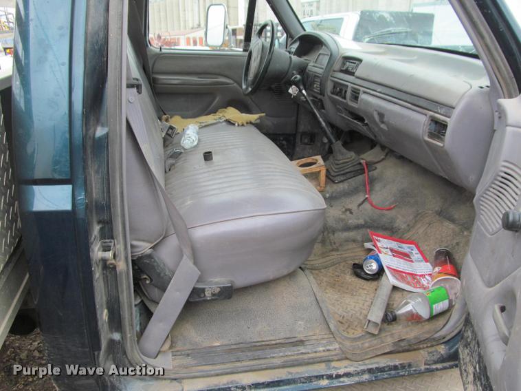 image for item J2554 1996 Ford F450 Super Duty flatbed truck