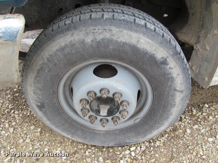 image for item J2554 1996 Ford F450 Super Duty flatbed truck