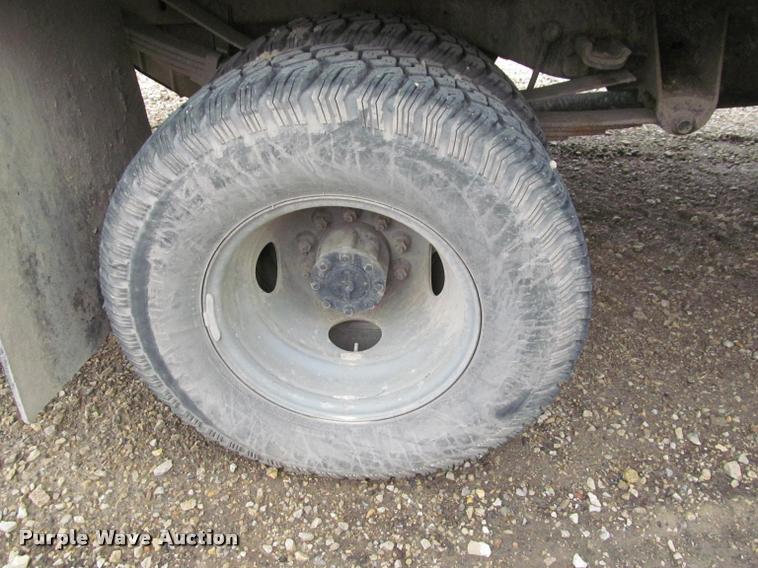 image for item J2554 1996 Ford F450 Super Duty flatbed truck