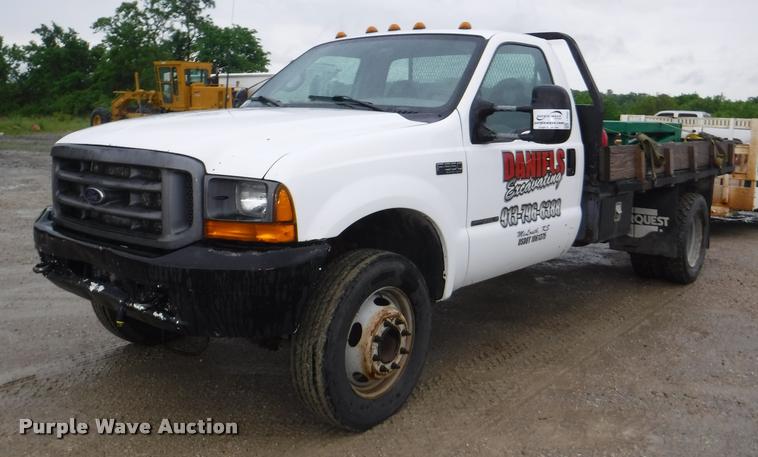 image for item J5692 2000 Ford F550 Super Duty XL flatbed truck