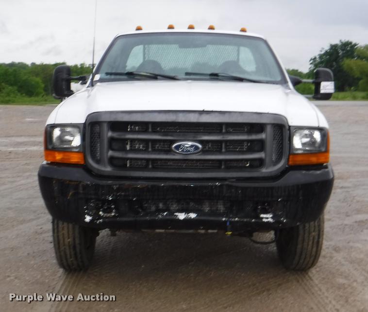 image for item J5692 2000 Ford F550 Super Duty XL flatbed truck