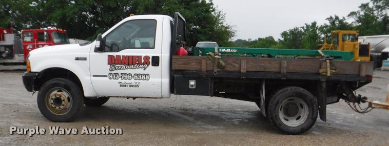 image for item J5692 2000 Ford F550 Super Duty XL flatbed truck