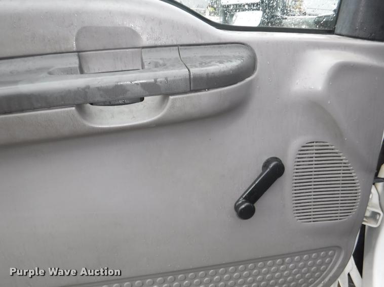 image for item J5692 2000 Ford F550 Super Duty XL flatbed truck