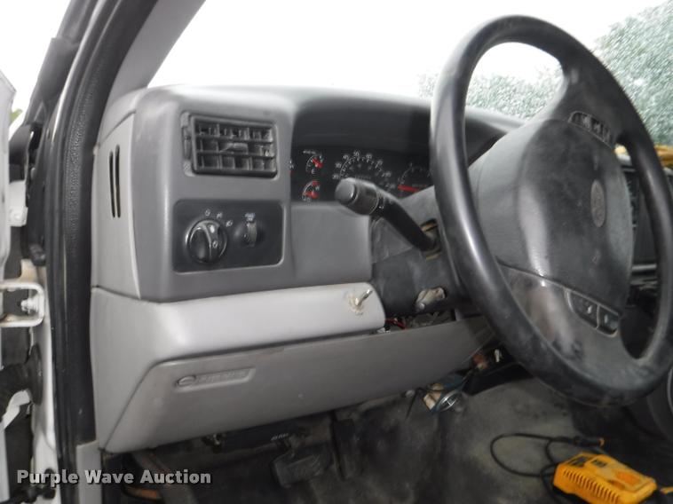 image for item J5692 2000 Ford F550 Super Duty XL flatbed truck