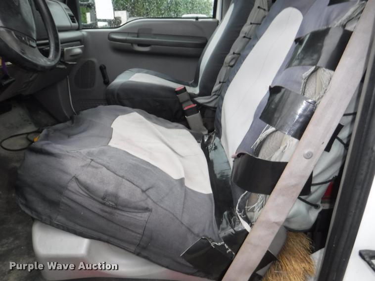 image for item J5692 2000 Ford F550 Super Duty XL flatbed truck