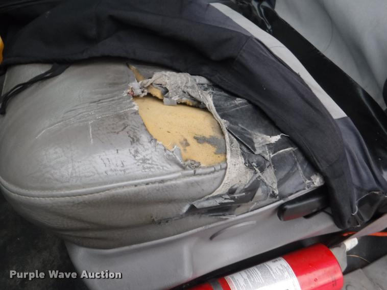 image for item J5692 2000 Ford F550 Super Duty XL flatbed truck