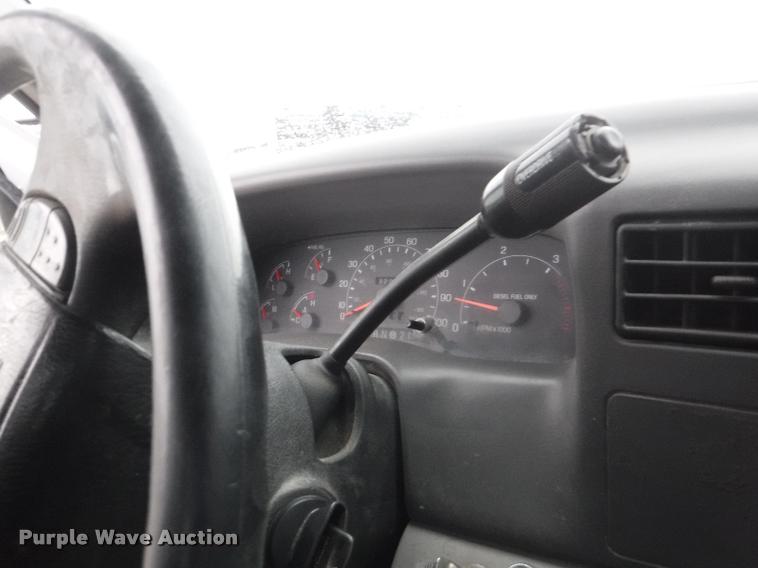 image for item J5692 2000 Ford F550 Super Duty XL flatbed truck