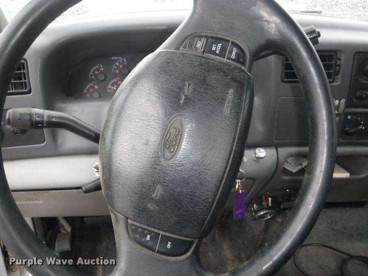 image for item J5692 2000 Ford F550 Super Duty XL flatbed truck