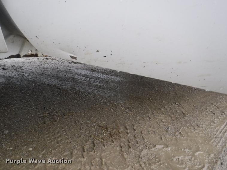 image for item J5692 2000 Ford F550 Super Duty XL flatbed truck