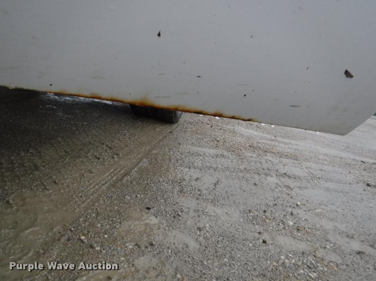 image for item J5692 2000 Ford F550 Super Duty XL flatbed truck