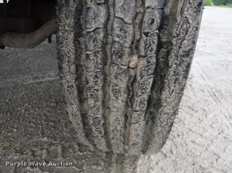 image for item J5692 2000 Ford F550 Super Duty XL flatbed truck