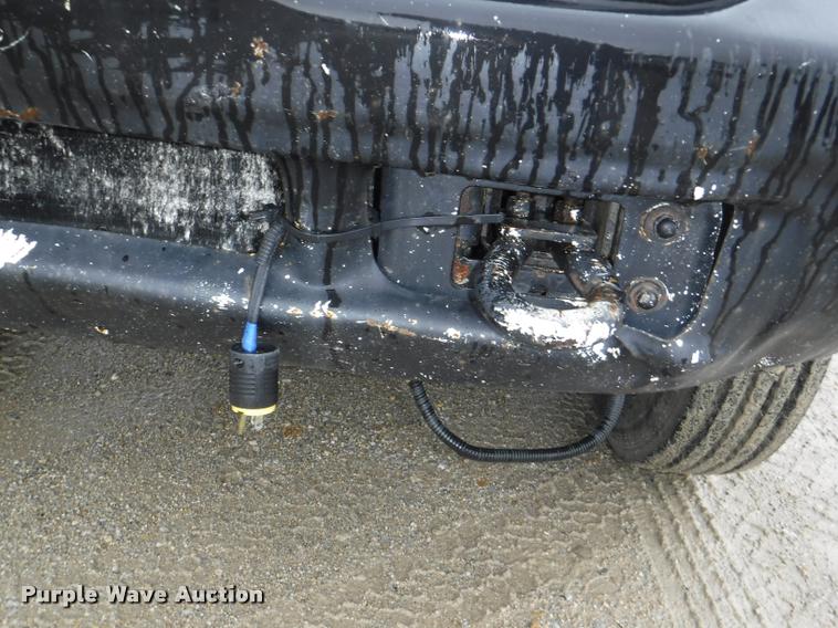 image for item J5692 2000 Ford F550 Super Duty XL flatbed truck