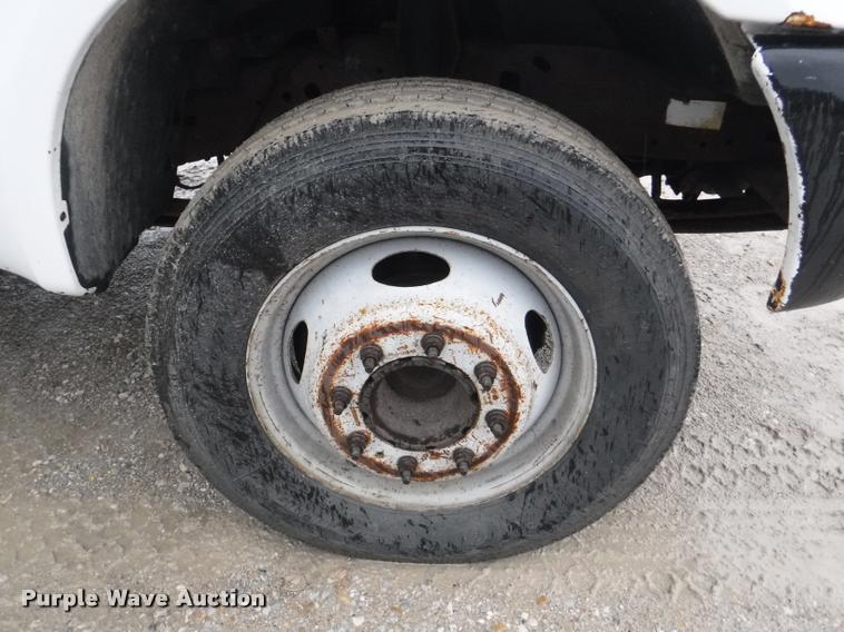 image for item J5692 2000 Ford F550 Super Duty XL flatbed truck