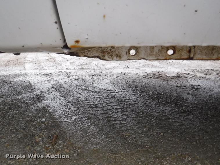 image for item J5692 2000 Ford F550 Super Duty XL flatbed truck