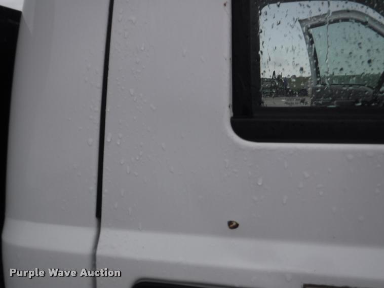 image for item J5692 2000 Ford F550 Super Duty XL flatbed truck