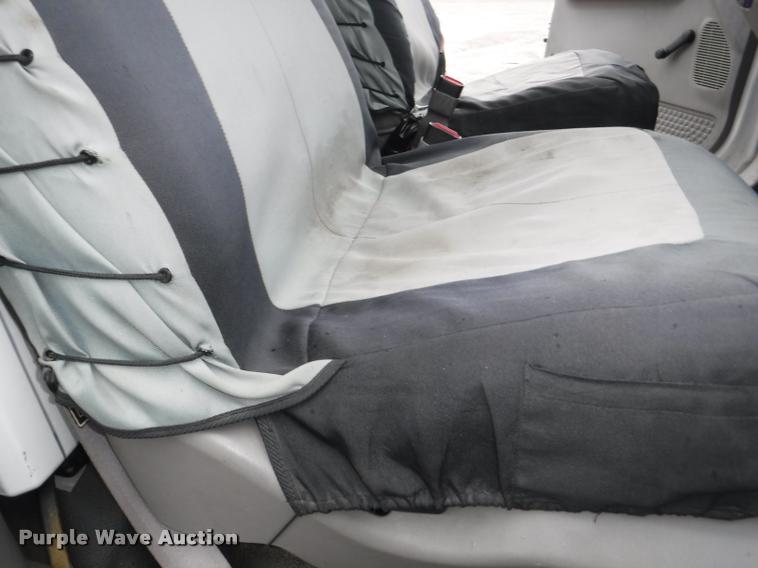 image for item J5692 2000 Ford F550 Super Duty XL flatbed truck