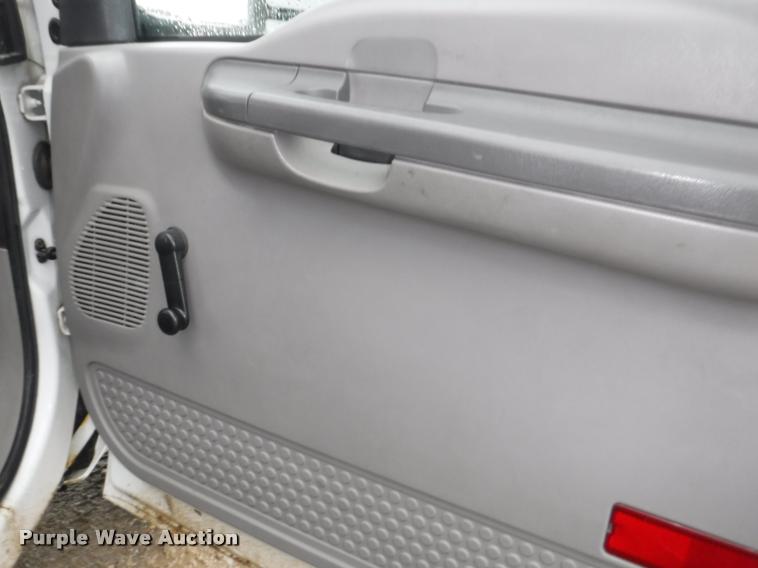 image for item J5692 2000 Ford F550 Super Duty XL flatbed truck