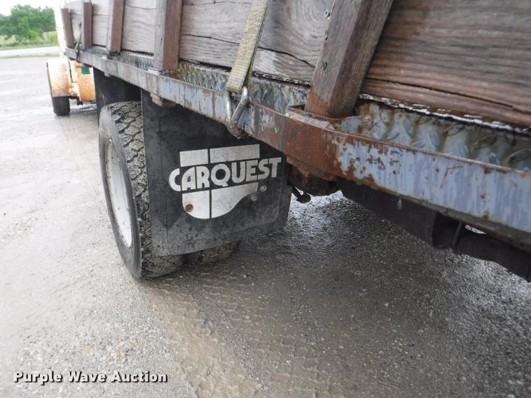 image for item J5692 2000 Ford F550 Super Duty XL flatbed truck